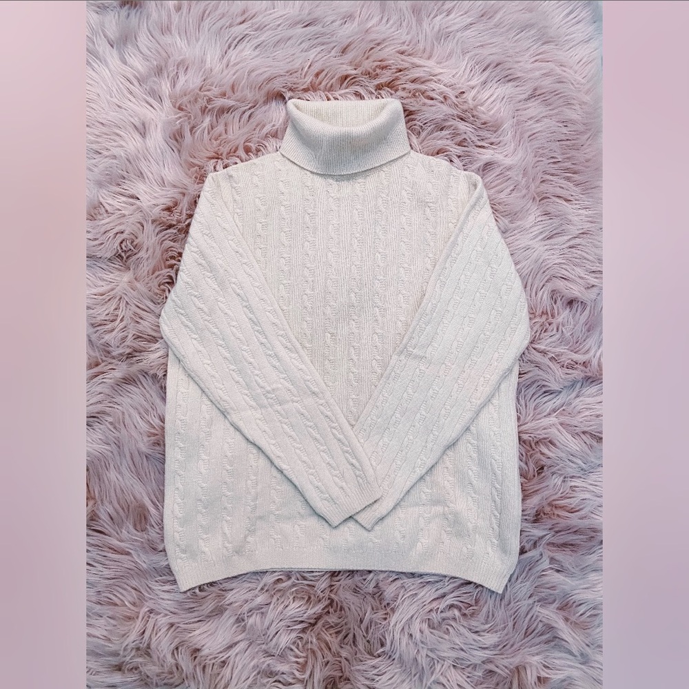 Neiman Marcus Cashmere Sweater